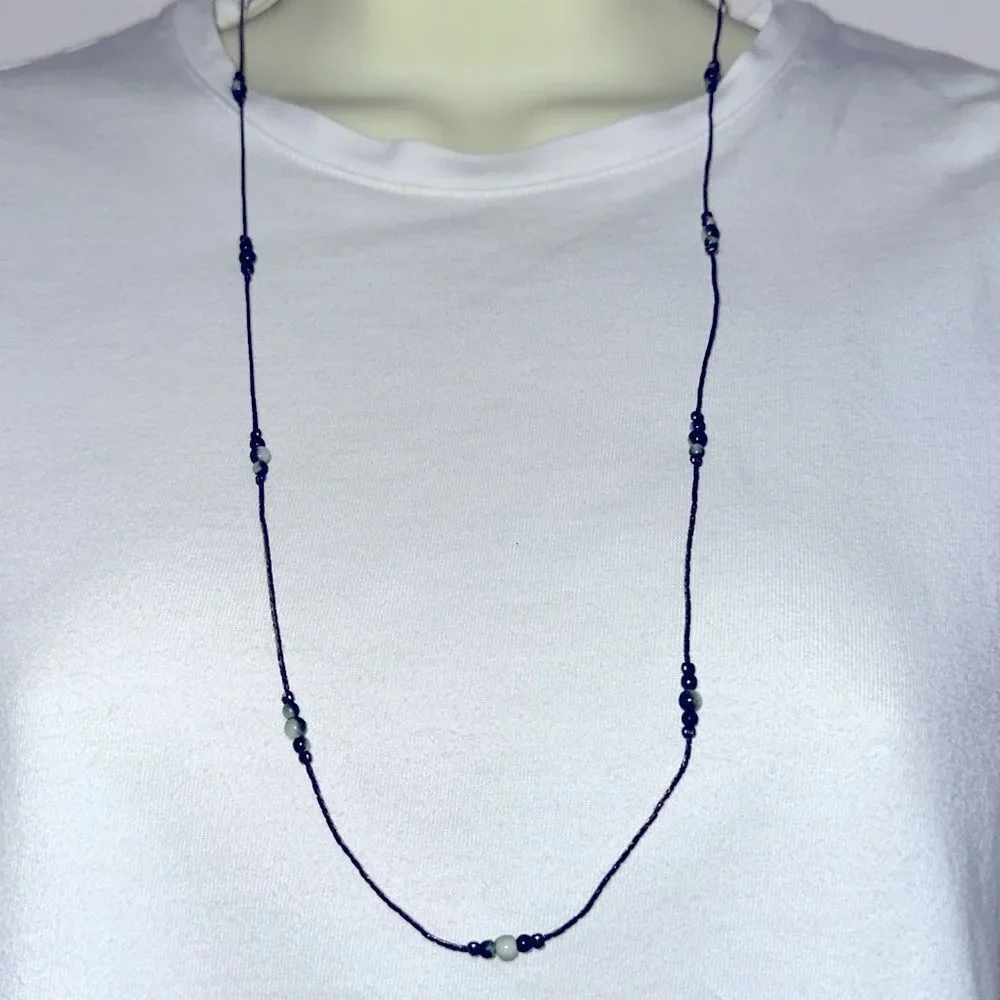 Vtg Korea silver chain long necklace with dark green & white small glass‎ beads